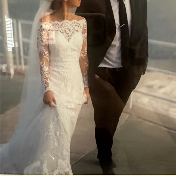 Elegant Lace White Wedding Dress - Picture 5 of 8